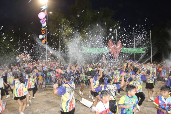 HOY SÁBADO 14 DE FEBRERO, SAN JULIÁN SE VISTIÓ DE COLORES Y ALEGRÍA CON EL CORSO CARNAVALERO 2026.